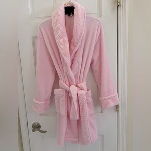 Sonoma plush pink like new robe.